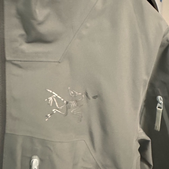 SOLD - Arc'teryx Shashka Jacket Women's - Picture 3 of 3